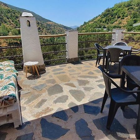El Capricho De Trevelez Apartment Luaran gambar