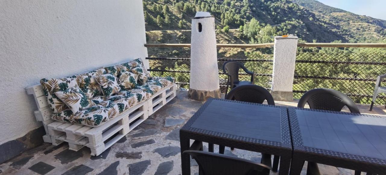 El Capricho De Trevelez Apartment Luaran gambar